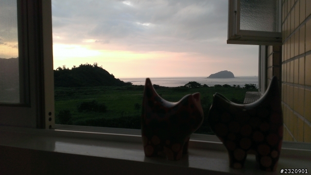 有山。有海。有個家。