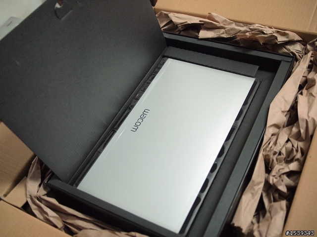 [簡單開箱]Wacom Cintiq 13HD