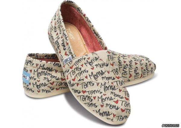 TOMS x Mom Hearts愛心字母款