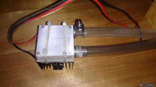 [DIY]窮人的水冷式散熱器
