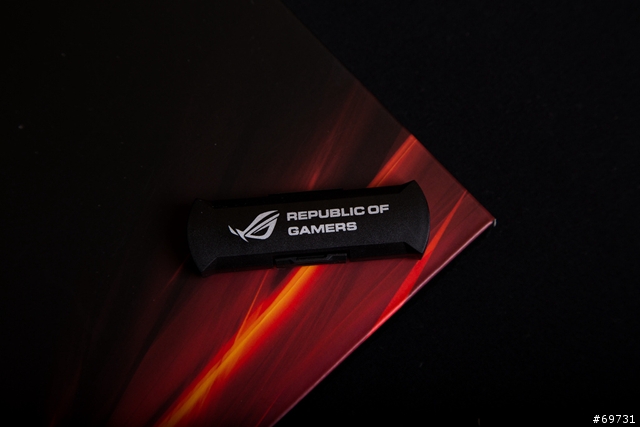 ASUS ROG GX1000 電競滑鼠 鷹眼 - 外觀篇