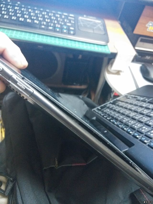 請問XE700T1C-A01HK有人發生像是電池澎漲的問題嗎?