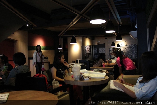 [食記] 嘉義東區 聖保羅烘焙花園(噴水店) 嘉義也有蜜糖吐司