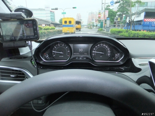 歐吉桑的自由日-Let Your Body Drive PEUGEOT 208試駕