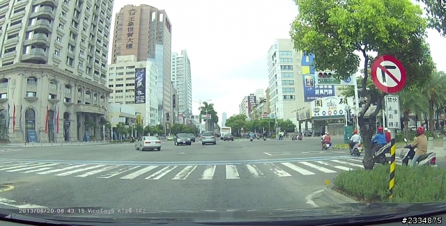 原來這不是闖紅燈及機車不是行駛禁行機車車道
