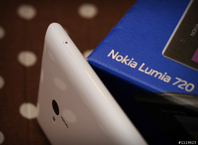 【美圖開箱】絕美中階機 Lumia 720