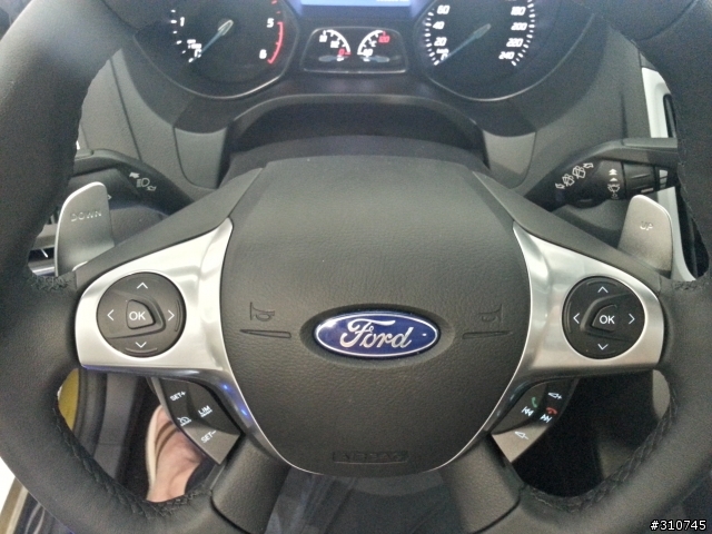 Peugeot 107 方向盤換檔撥片…