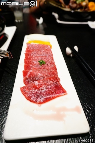 響應月入不到50K不要存, 到戴董的餐廳用餐 (藝奇)