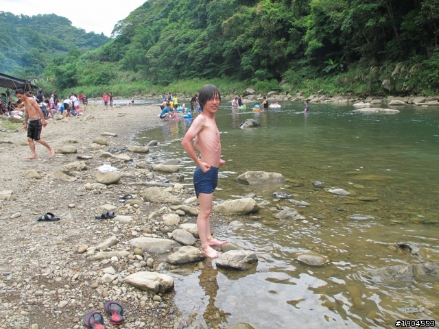 我朋友很喜歡雞排妹 請各位大大 幫忙PS 一下好嗎? (跪求) 拜託了