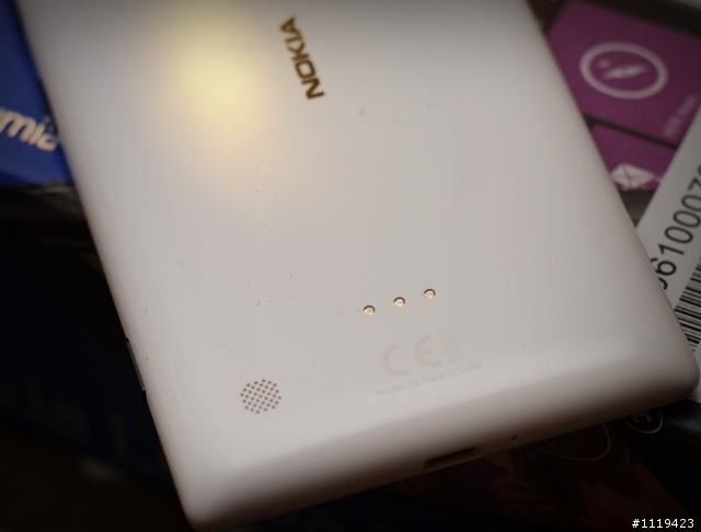 【美圖開箱】絕美中階機 Lumia 720