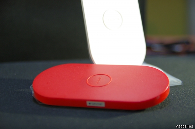藝術品 Lumia 920 無線充電座 DT-910