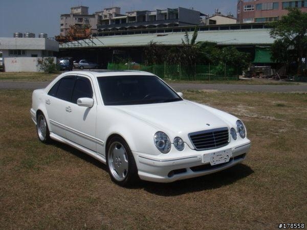 網友說這台2001 W210 e55amg 的爆龜是日規板才有的原場爆龜???????????