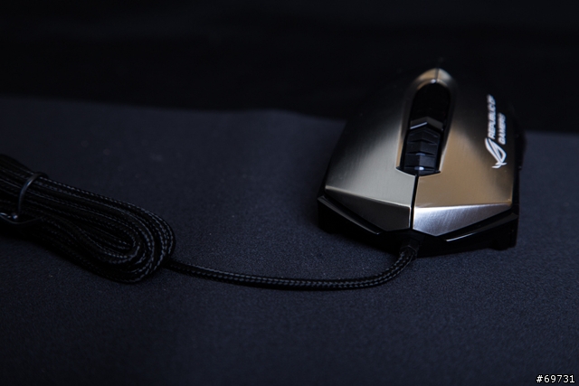 ASUS ROG GX1000 電競滑鼠 鷹眼 - 外觀篇