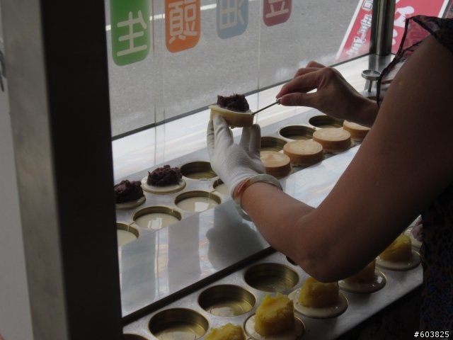 ~分享~斗南爆江紅豆餅~真的給他爆漿的啦~料多味美又衛生>.<