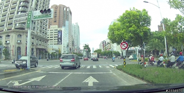 原來這不是闖紅燈及機車不是行駛禁行機車車道
