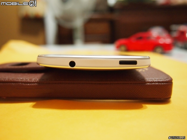 hTC new one 這種品質算是正常??
