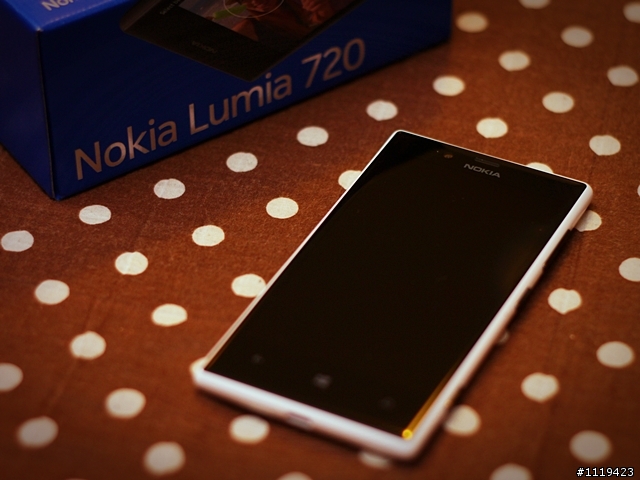 【美圖開箱】絕美中階機 Lumia 720
