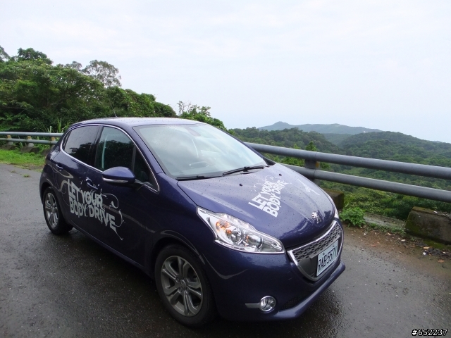 歐吉桑的自由日-Let Your Body Drive PEUGEOT 208試駕