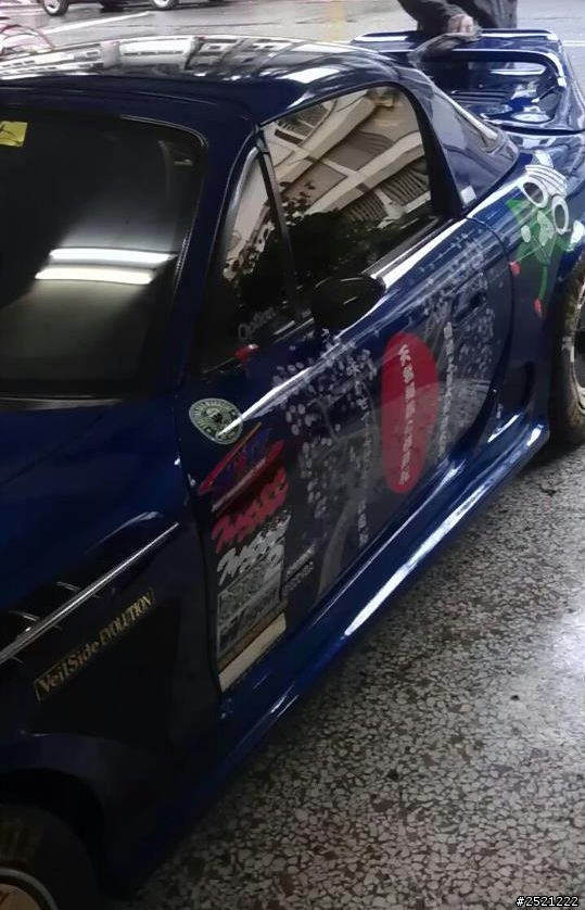 請大大幫我看一下這是甚麼車?