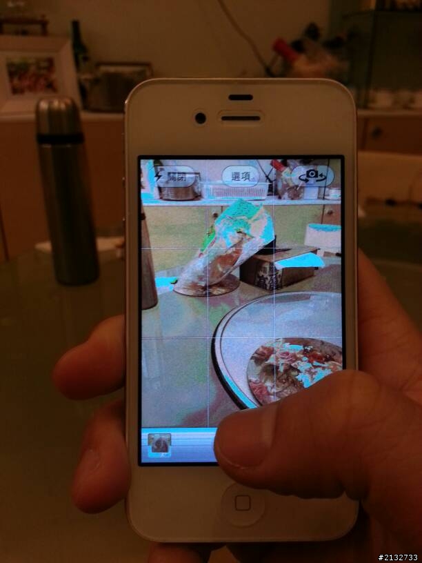 iphone4S  螢幕出現怪怪紋路