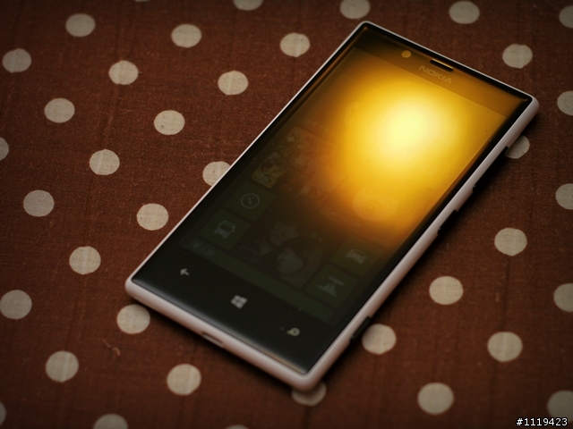 【美圖開箱】絕美中階機 Lumia 720