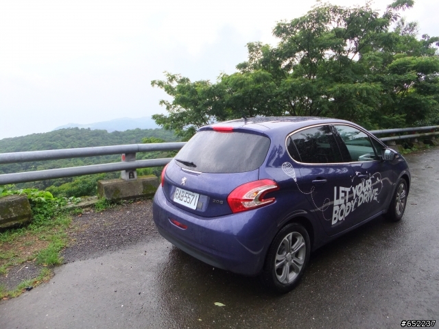歐吉桑的自由日-Let Your Body Drive PEUGEOT 208試駕