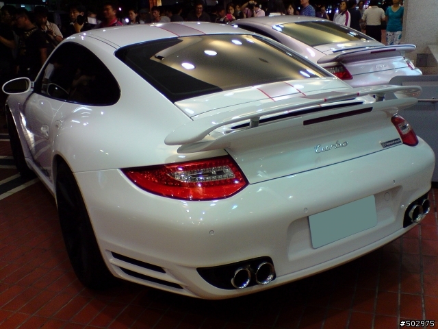 百貨公司前快閃活動的911 turbo (997)