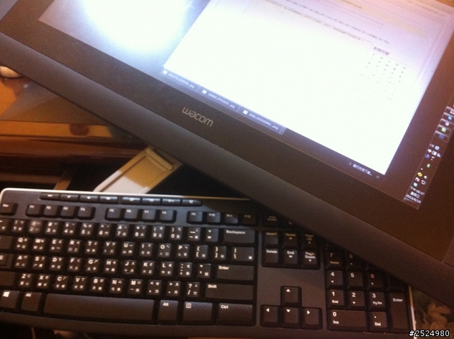 [DIY] Cintiq 鍵盤固定器 (cintiq22hd)