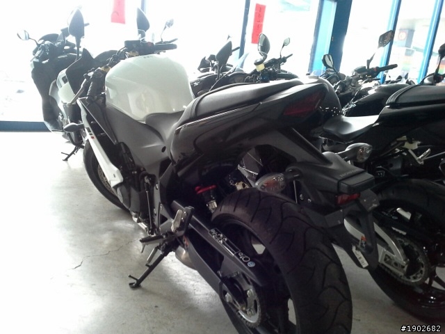預備開箱 CBR 600 F ABS 黑/白 ~ 二奶...我等妳等得好苦