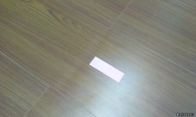 超耐磨木地板完工照,表面有凹陷狀,算正常嗎?