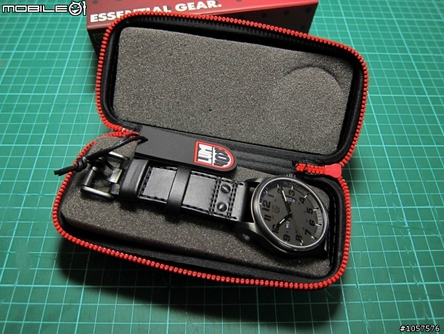 【開箱】雷明時Luminox 1879.BO Blackout Field Watch