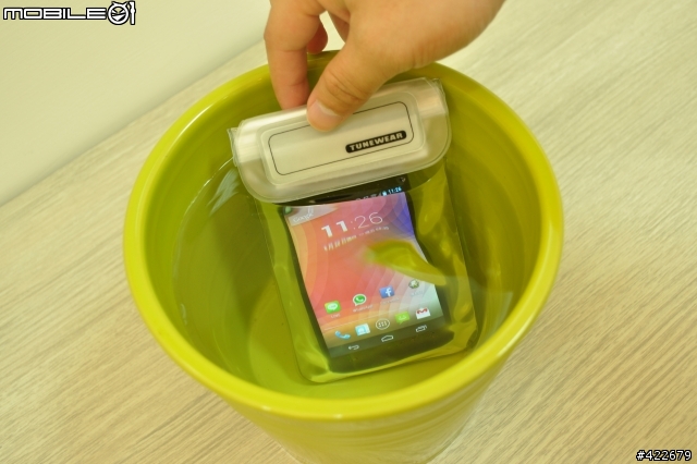 海邊玩水怕什麼！TUNEWEAR WATERWARE防水袋罩的住！開箱囉！
