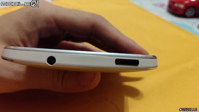 hTC new one 這種品質算是正常??