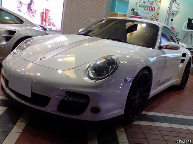百貨公司前快閃活動的911 turbo (997)