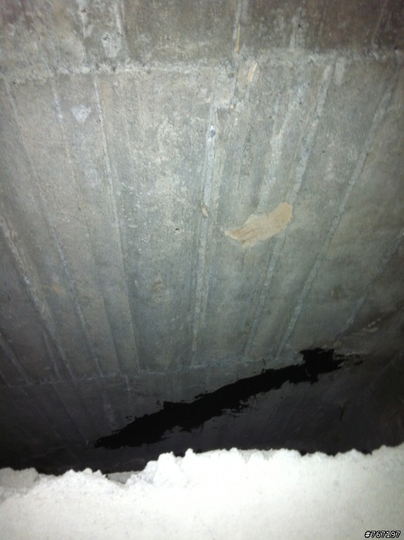 30年的舊公寓五樓請教漏水問題