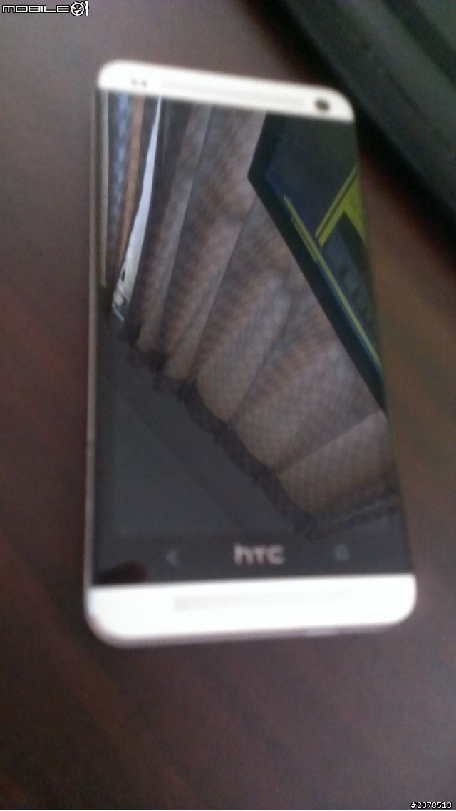 new hTC one 服役，iphone 4s 退休了