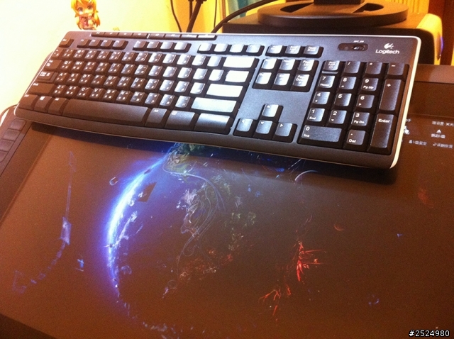 [DIY] Cintiq 鍵盤固定器 (cintiq22hd)