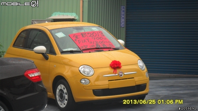(有照片)高雄終於看到FIAT 500實車了(大中路上的經銷商)
