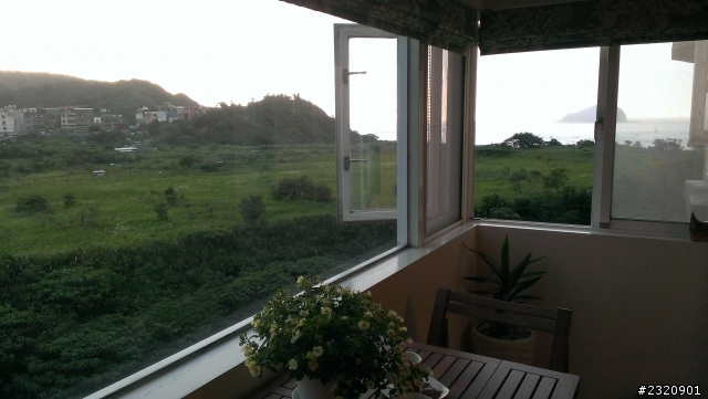 有山。有海。有個家。