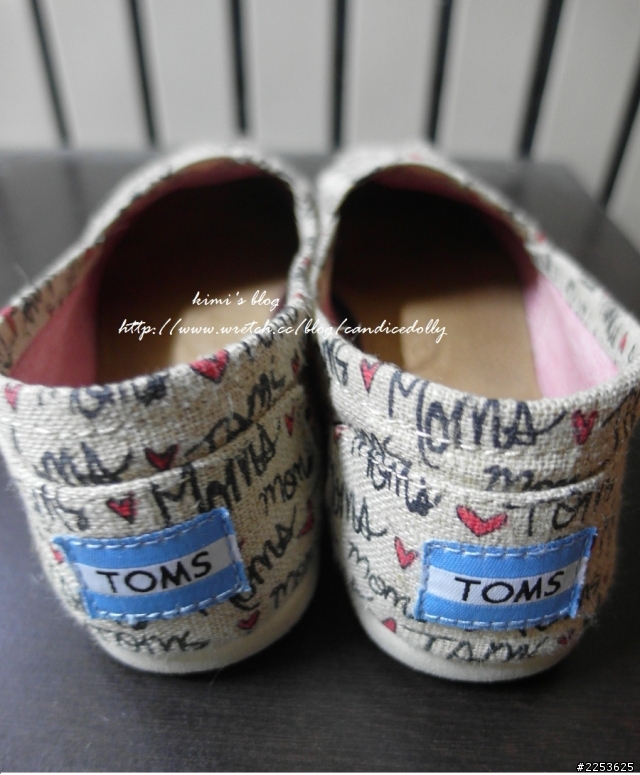 TOMS x Mom Hearts愛心字母款