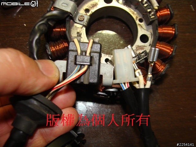提升發電線圈線材壽命~~~~(不適用發電線圈浸在機油裡面的車種)示範為新勁戰