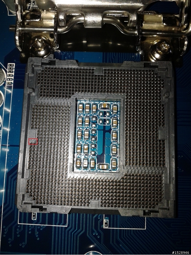 新增原始圖 新買的主機板CPU座針腳這樣有歪嗎