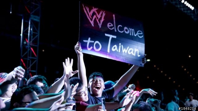* 我 干 你們 那裡 * 姜熙娜 對臺灣粉絲真情告白! (羞~) WWE RAW Live Taipei 2013 07 06   * WWE 2K15 *
