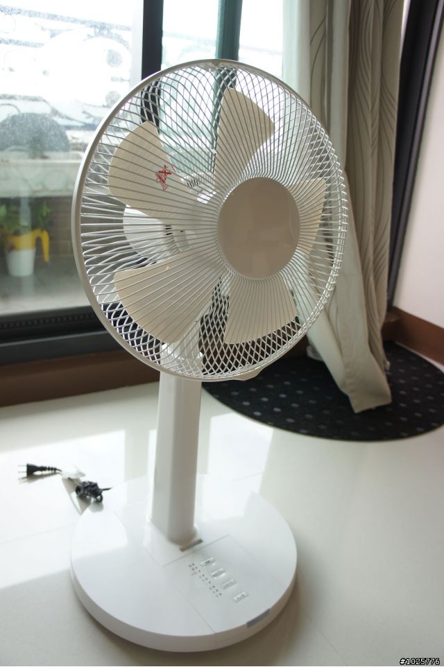 [開箱文] 從日本扛回來的MUJI無印良品12吋簡約造型電風扇