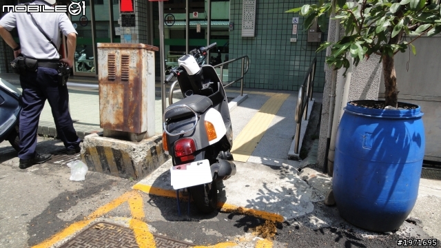 請勿佔用身心障礙專用斜坡道