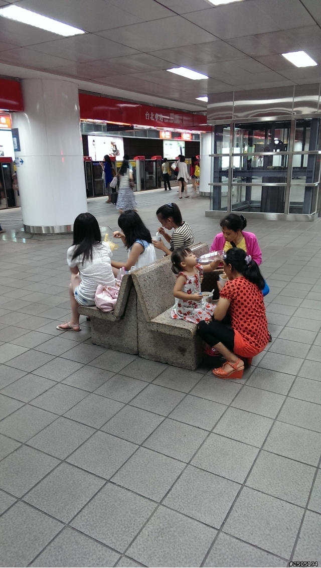 第一次在捷運站被震懾住