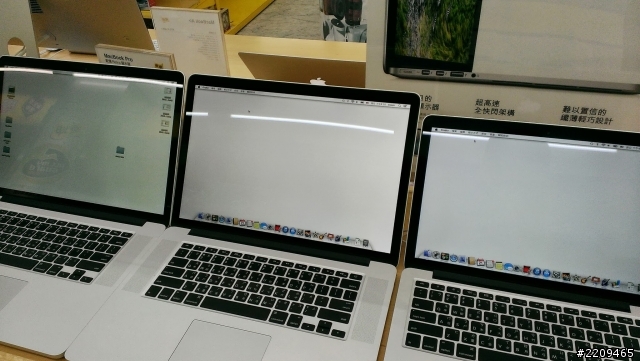[圖多]踢爆蘋果retina15寸macbook 維修備料，疑似為黃屏翻修(瑕疵回收？次級品)，換了5片了都這樣