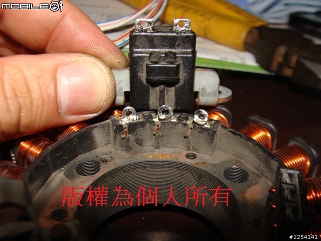 提升發電線圈線材壽命~~~~(不適用發電線圈浸在機油裡面的車種)示範為新勁戰