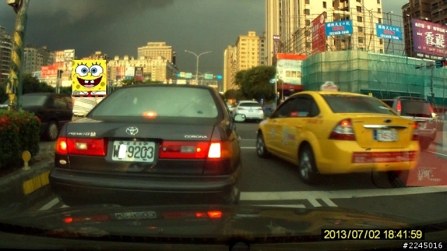 竹北光明六路轉莊敬北路, 就是有人不在快車道排隊左轉, 去慢車道左轉