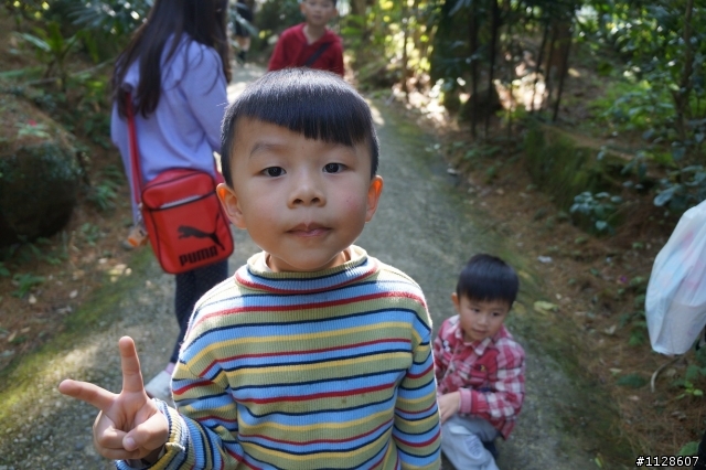 兒子要幼稚園畢業了，想做海報送他...